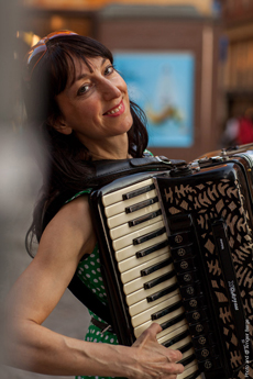 Miriam Oldenburg, accordion